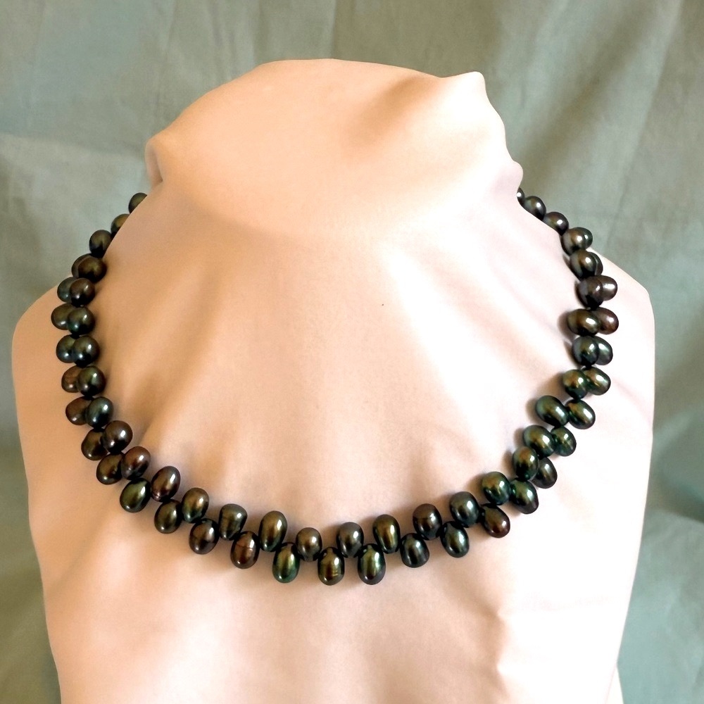Vintage genuine pearl Peacock Green necklace 16 inch